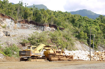 PNoy Signs Executive Order on Mining